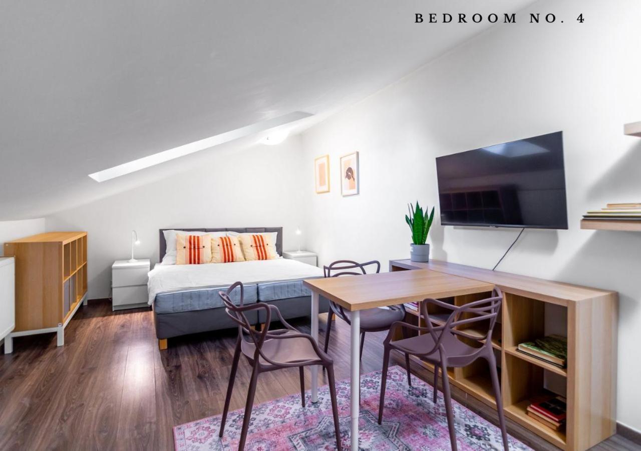 The Bookhouse, 5-Bedroom Residence By Prague Castle 외부 사진